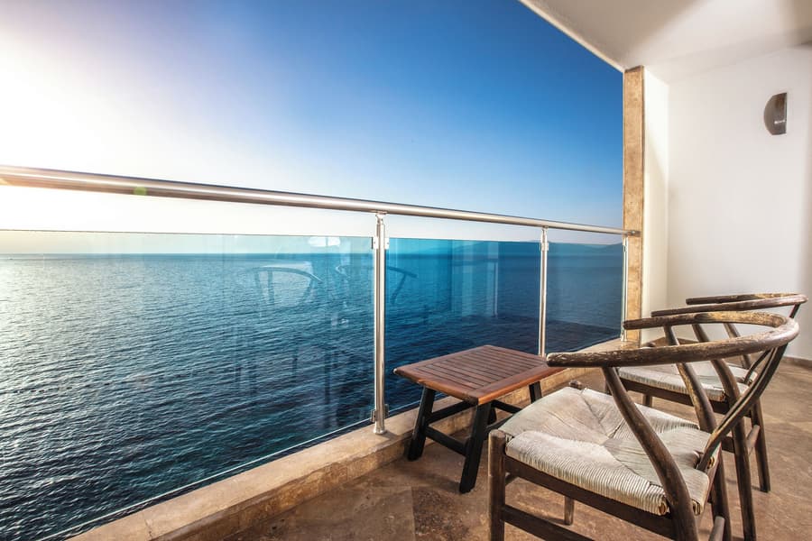 Charisma De Luxe Hotel
