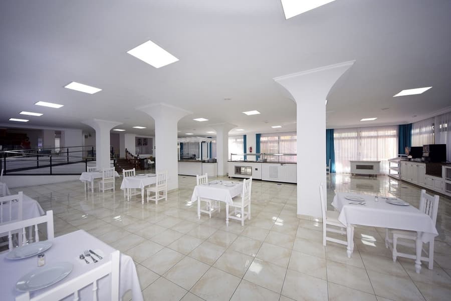 Skyview Hotel by LIVVO