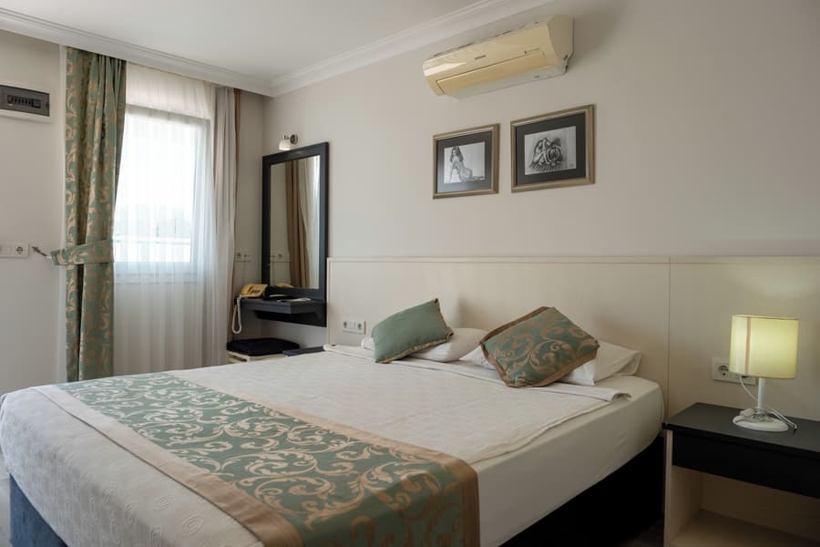 Artemis Hotel