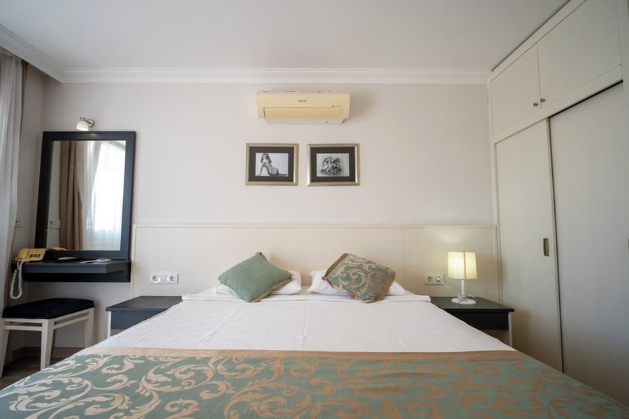 Artemis Hotel