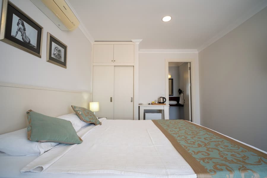 Artemis Hotel