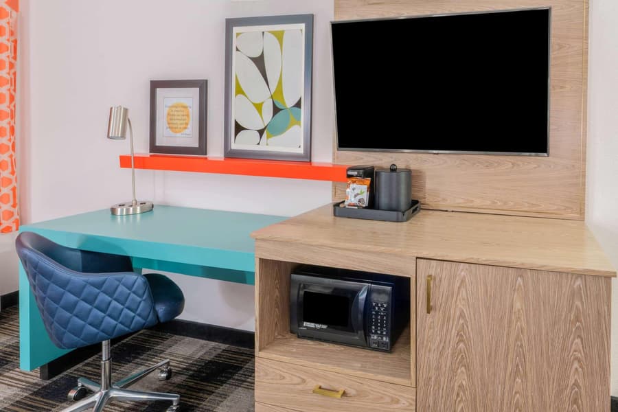 La Quinta Inn & Suites by Wyndham Oklahoma City Airport