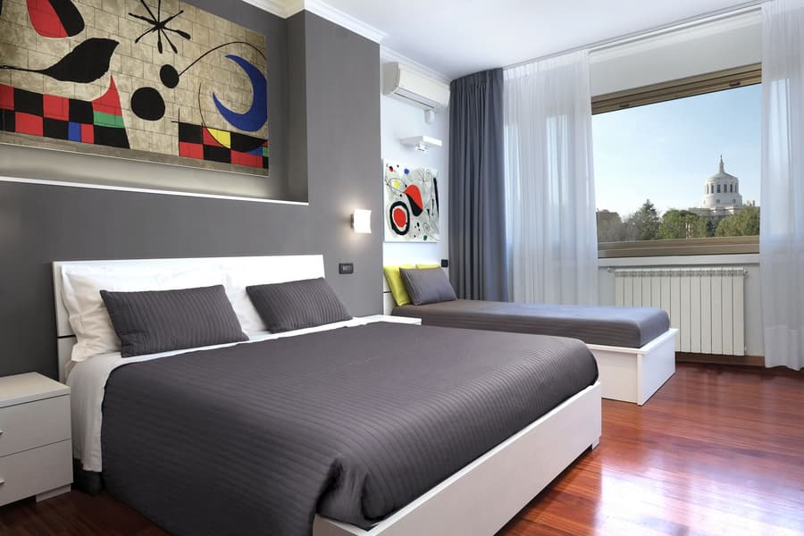 J24 B&b