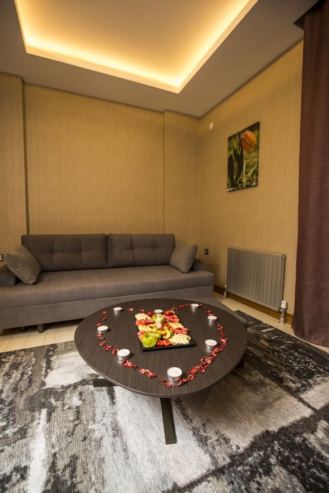 Honour Hotel