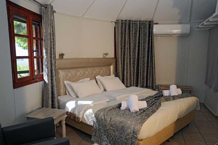 Chrissa Camping Rooms & Bungalows