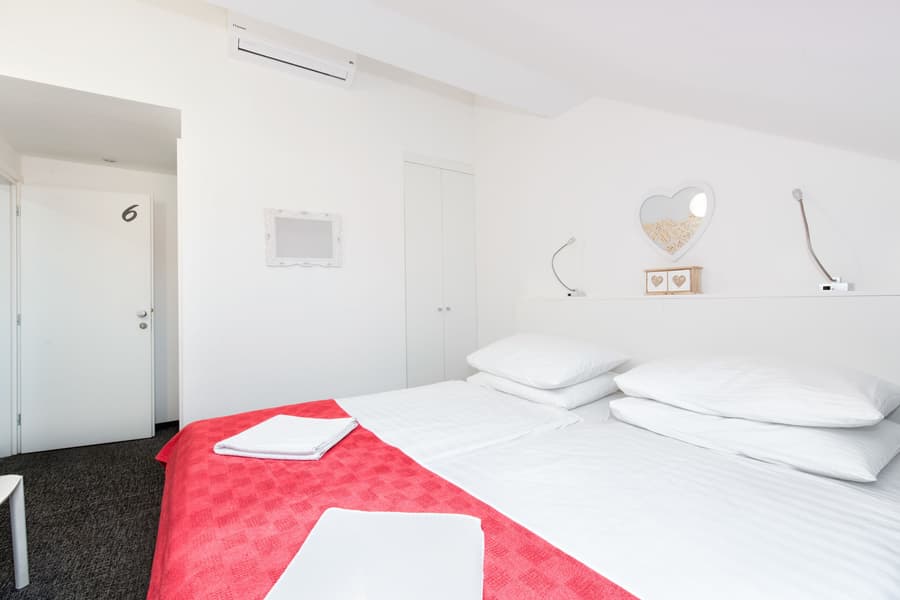Tia Apartments and Rooms