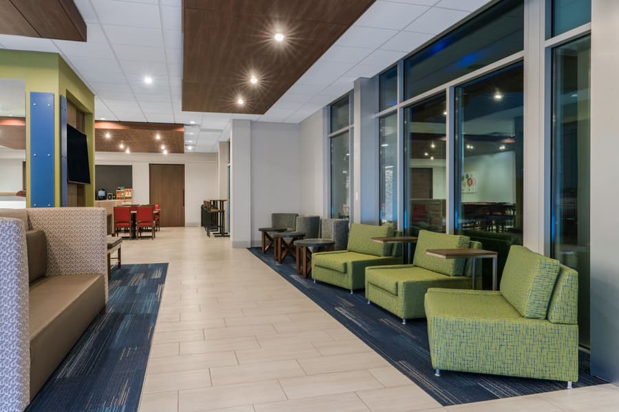 Holiday Inn Express & Suites Lake Havasu - London Bridge by IHG
