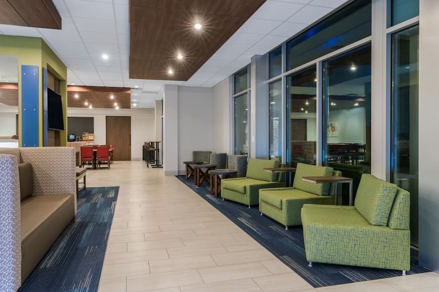 Holiday Inn Express & Suites Lake Havasu - London Bridge by IHG