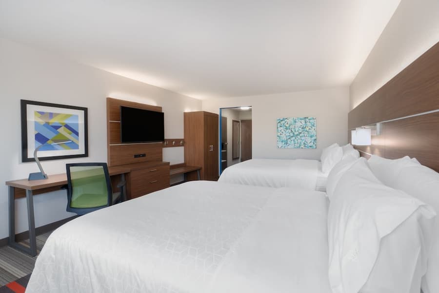 Holiday Inn Express & Suites Lake Havasu - London Bridge by IHG