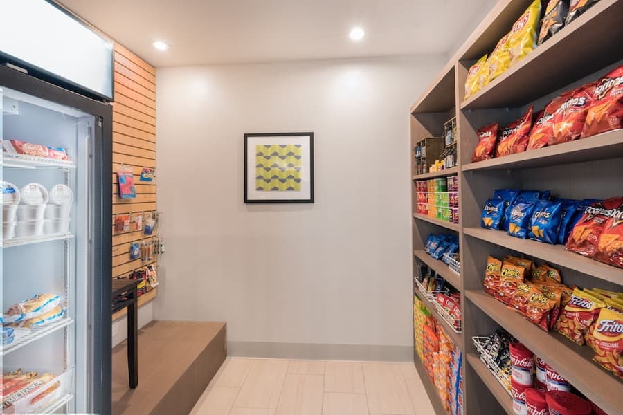 Holiday Inn Express & Suites Lake Havasu - London Bridge by IHG