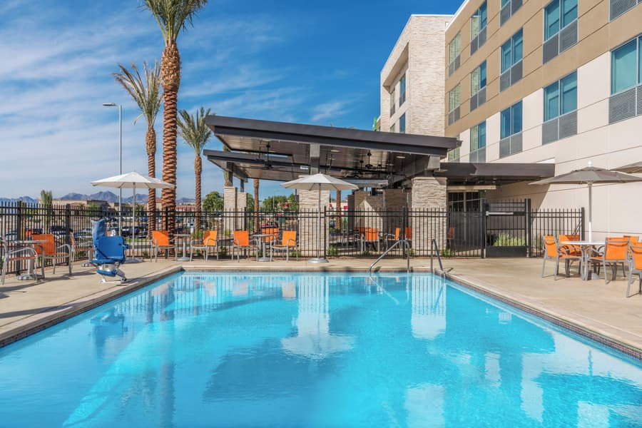Holiday Inn Express & Suites Lake Havasu - London Bridge by IHG