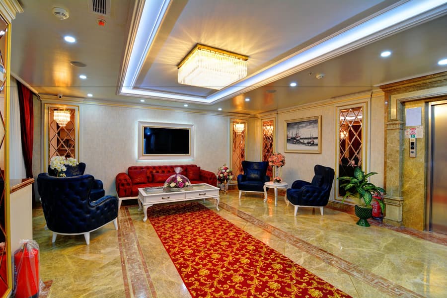 Novelty Hotel
