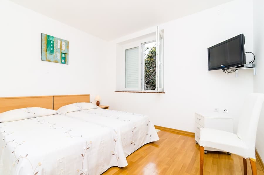 Nikola Apartments