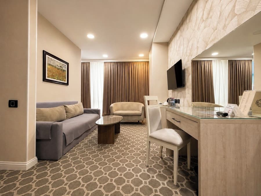 West Shine Hotel