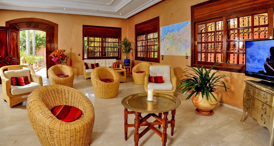 Lhostel