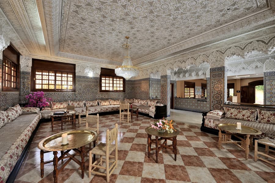 Lhostel