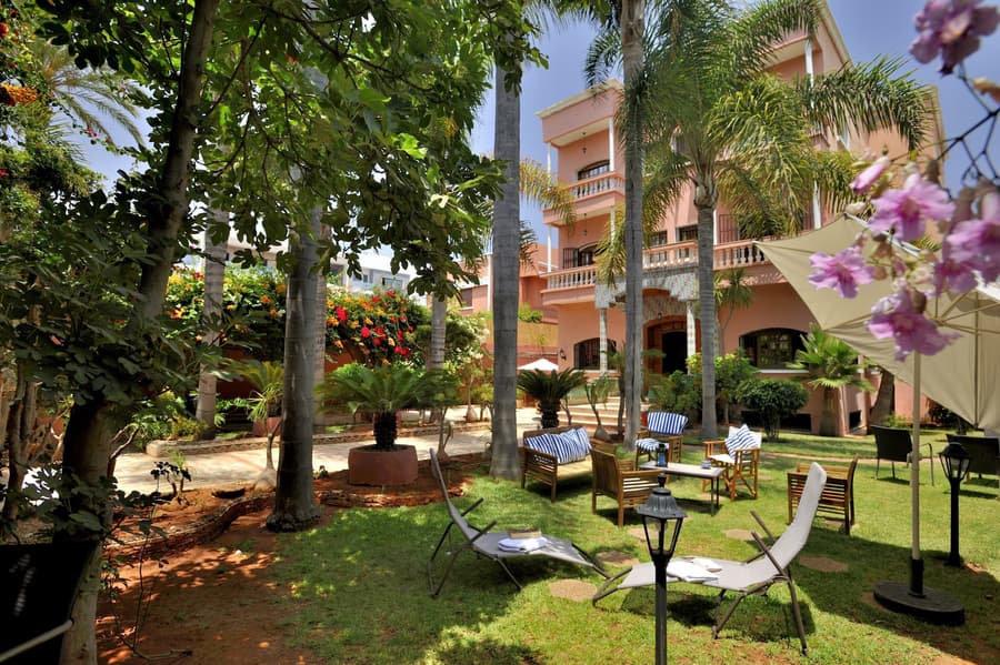 Lhostel