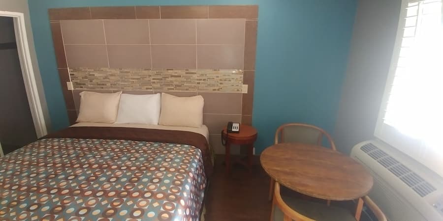 Travel Eagle Inn Motel