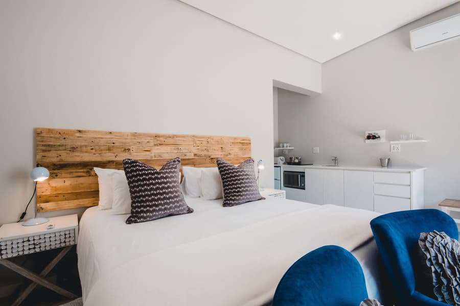 A Riverbed Guesthouse