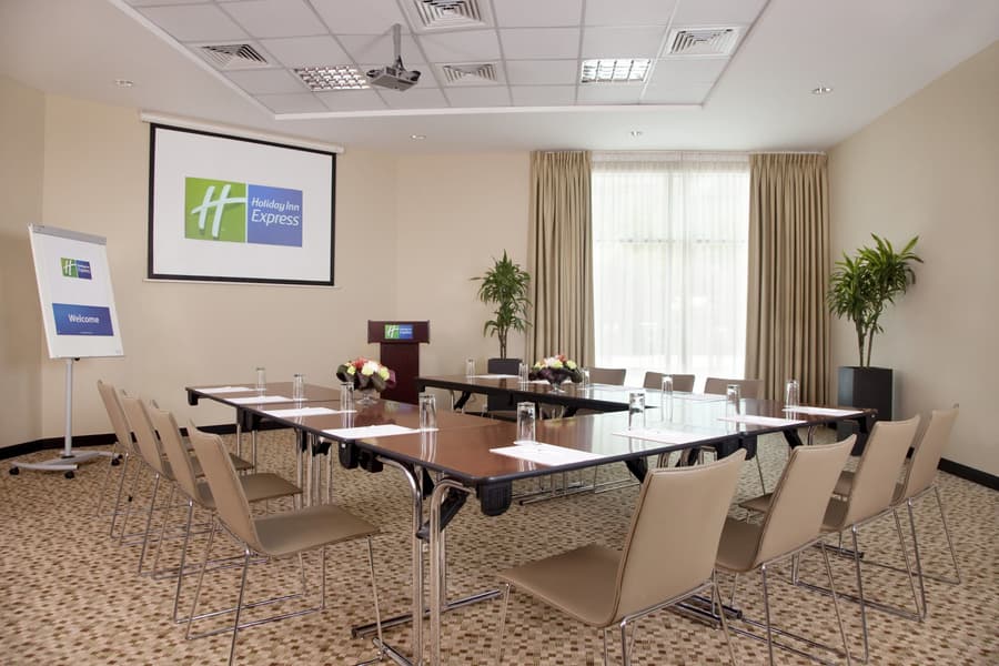 Holiday Inn Express Dubai Safa Park by IHG