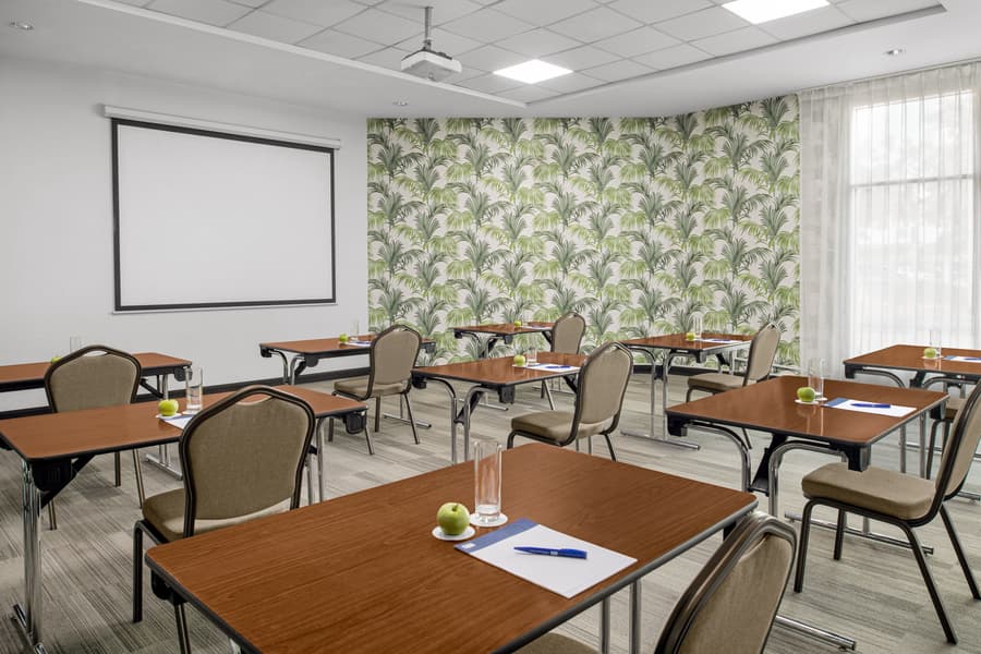 Holiday Inn Express Dubai Safa Park by IHG