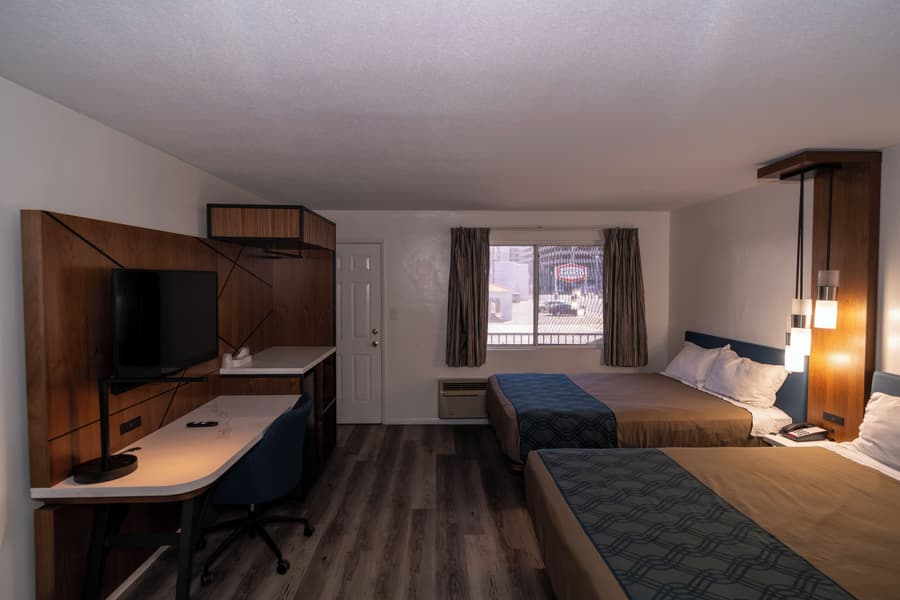 Central Phoenix Hotel