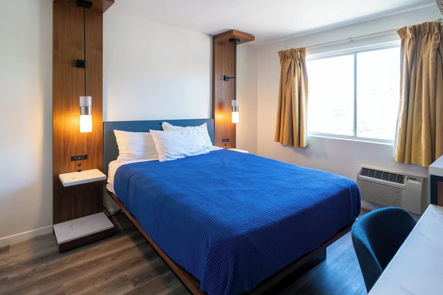 Central Phoenix Hotel