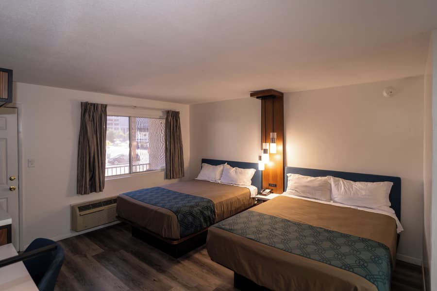 Central Phoenix Hotel