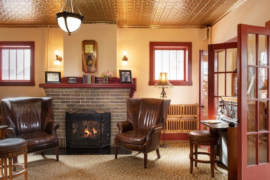 Chamberlin Inn Cody