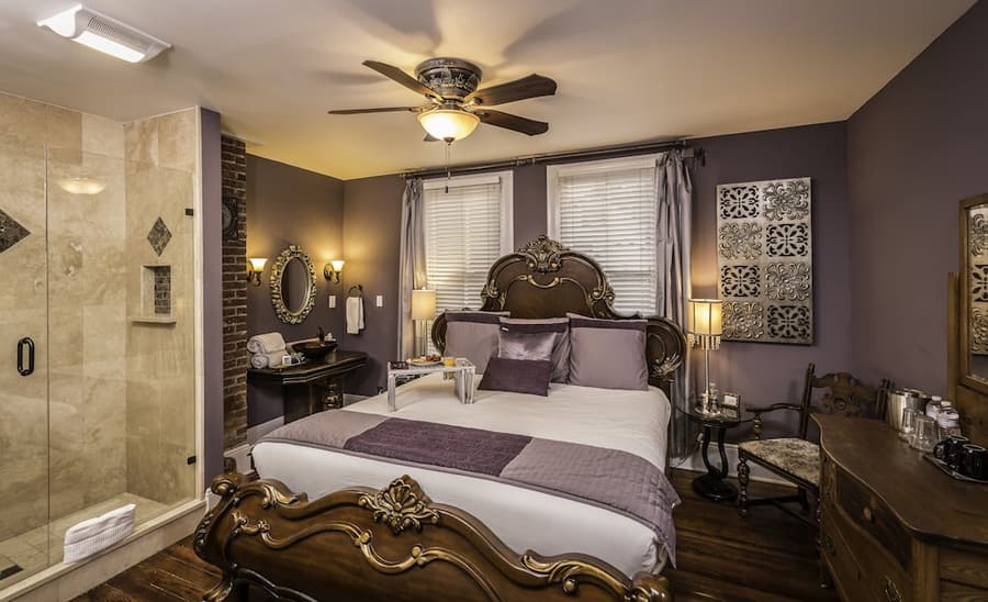 Carriage Way Inn