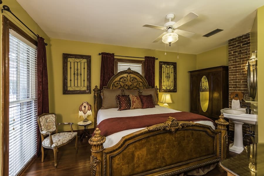 Carriage Way Inn