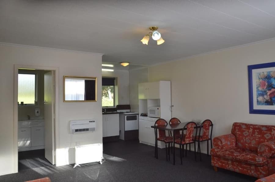Queens Park Motels