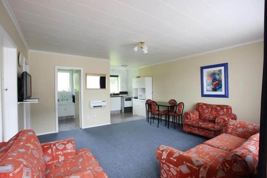 Queens Park Motels