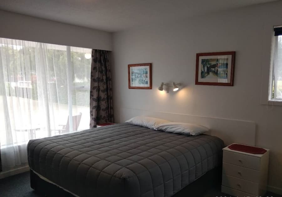 Queens Park Motels