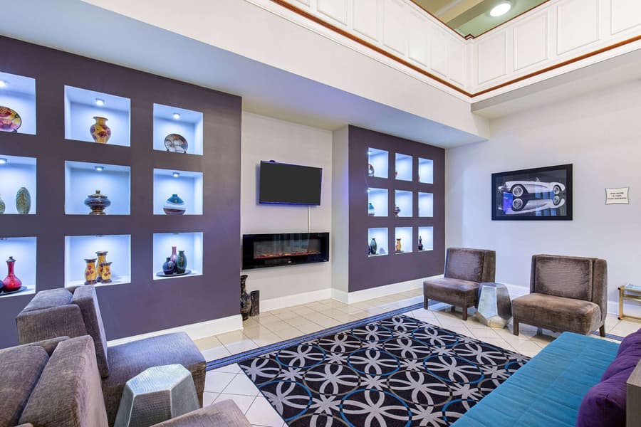 La Quinta Inn & Suites by Wyndham Bowling Green