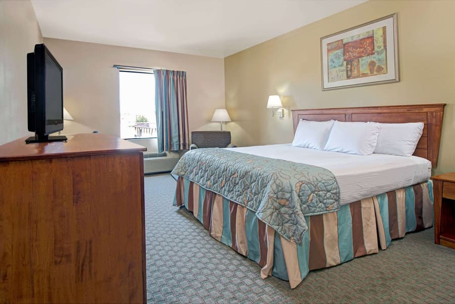 Days Inn by Wyndham Downtown St. Louis