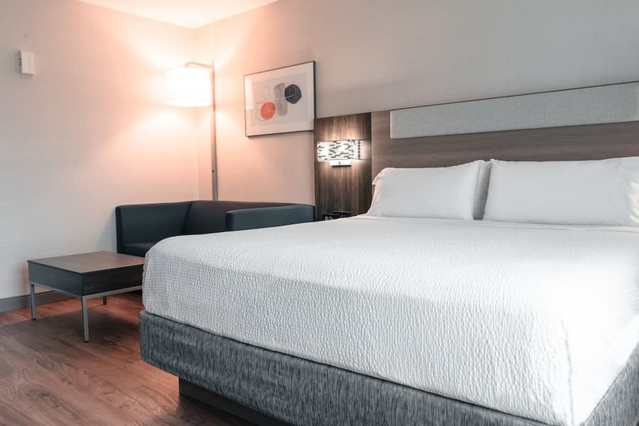 Holiday Inn Express & Suites Kingston Central by IHG