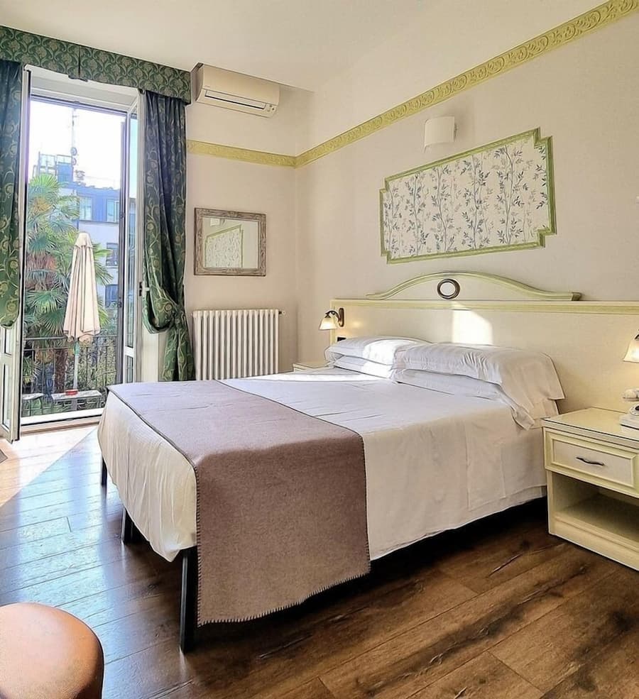 Charly Hotel