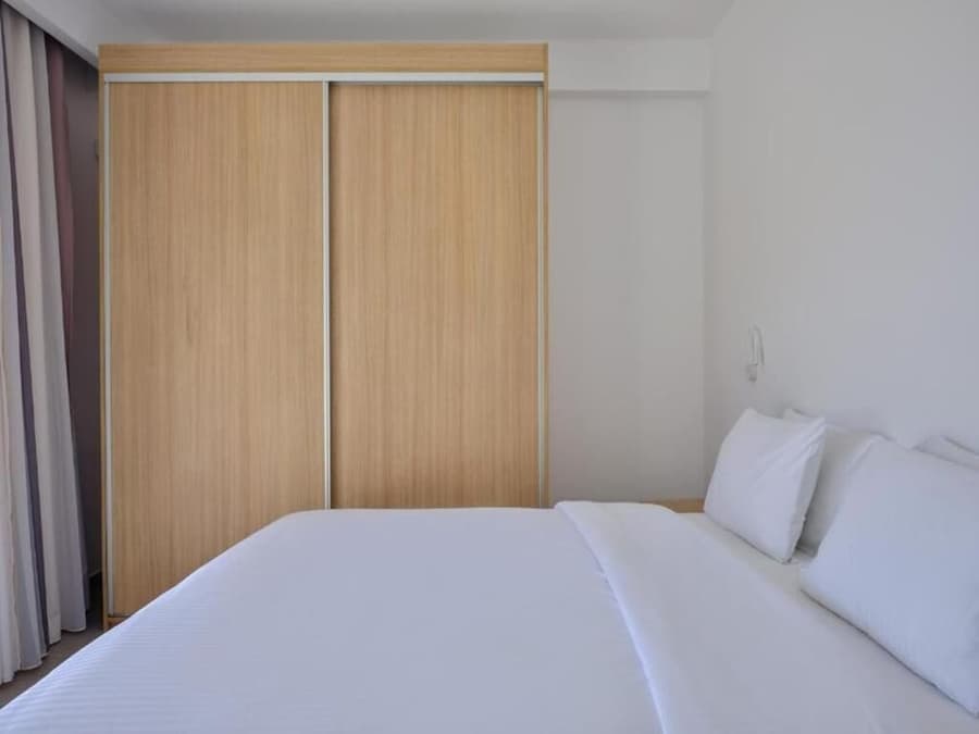Kosmoplaz Beach Hotel