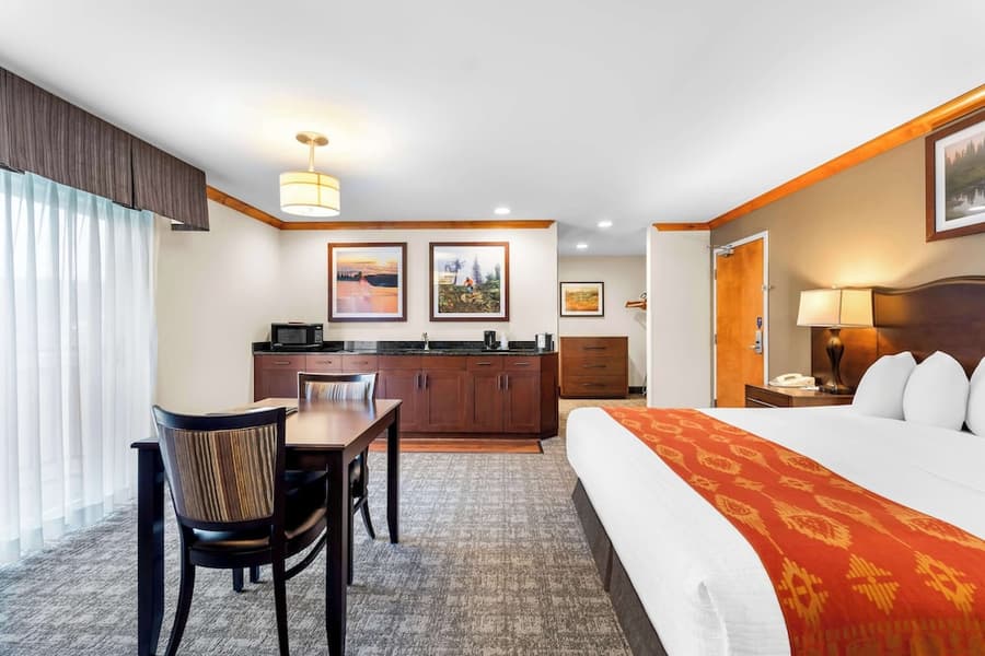Best Western Rocky Mountain Lodge