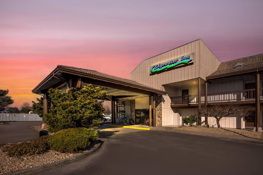 Edgewater Inn and Suites, an Ascend Collection Hotel