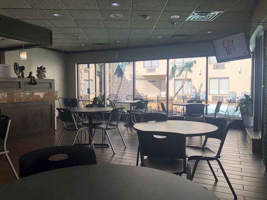 Lamplighter Inn & Suites - South