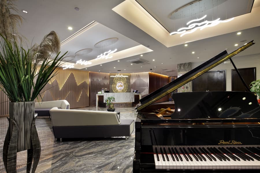 Wing Hotel Guilin - Central Square