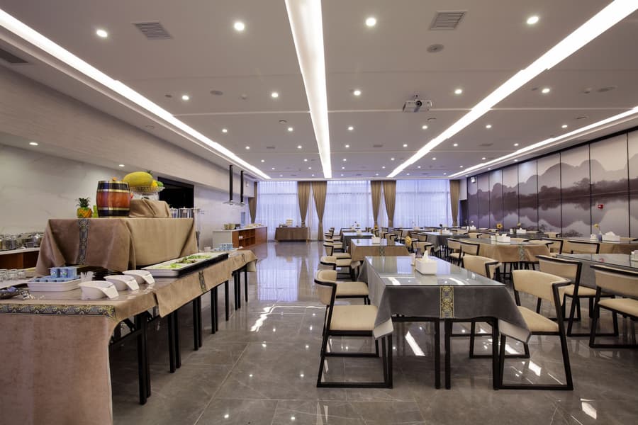 Wing Hotel Guilin - Central Square