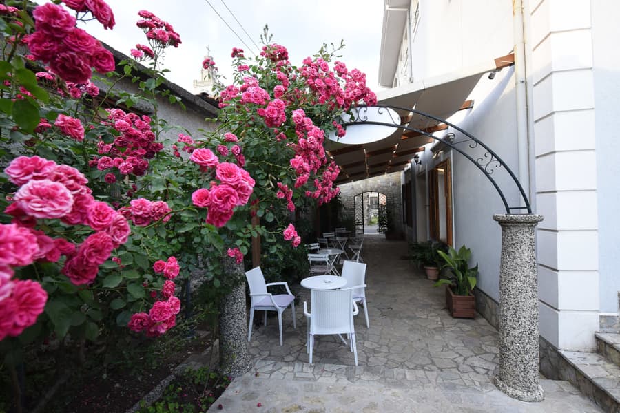 Rose Garden Hotel