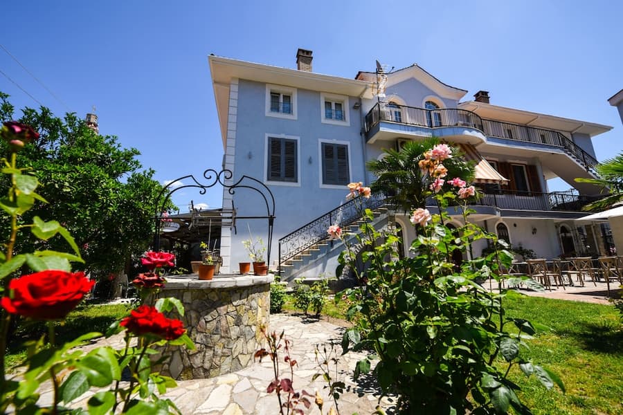 Rose Garden Hotel