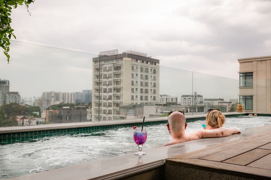 Au Lac Legend Hotel