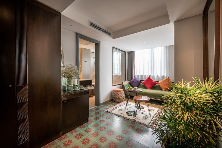 Au Lac Legend Hotel