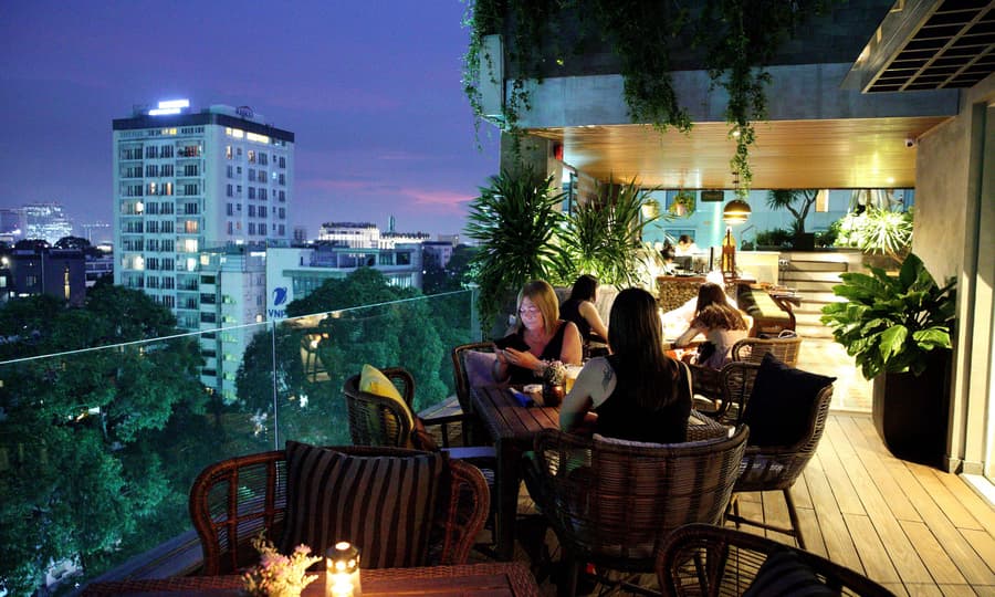 Au Lac Legend Hotel