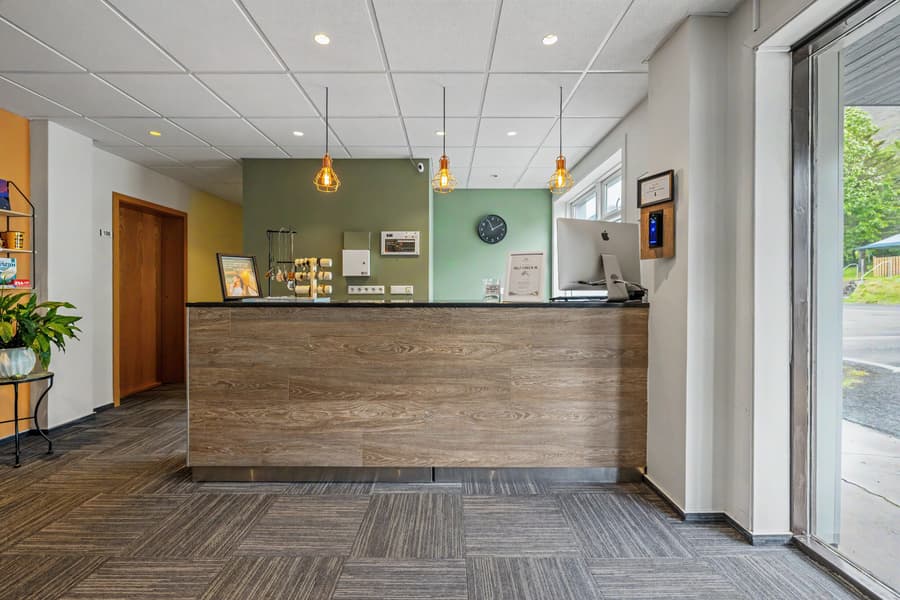 Hotel West